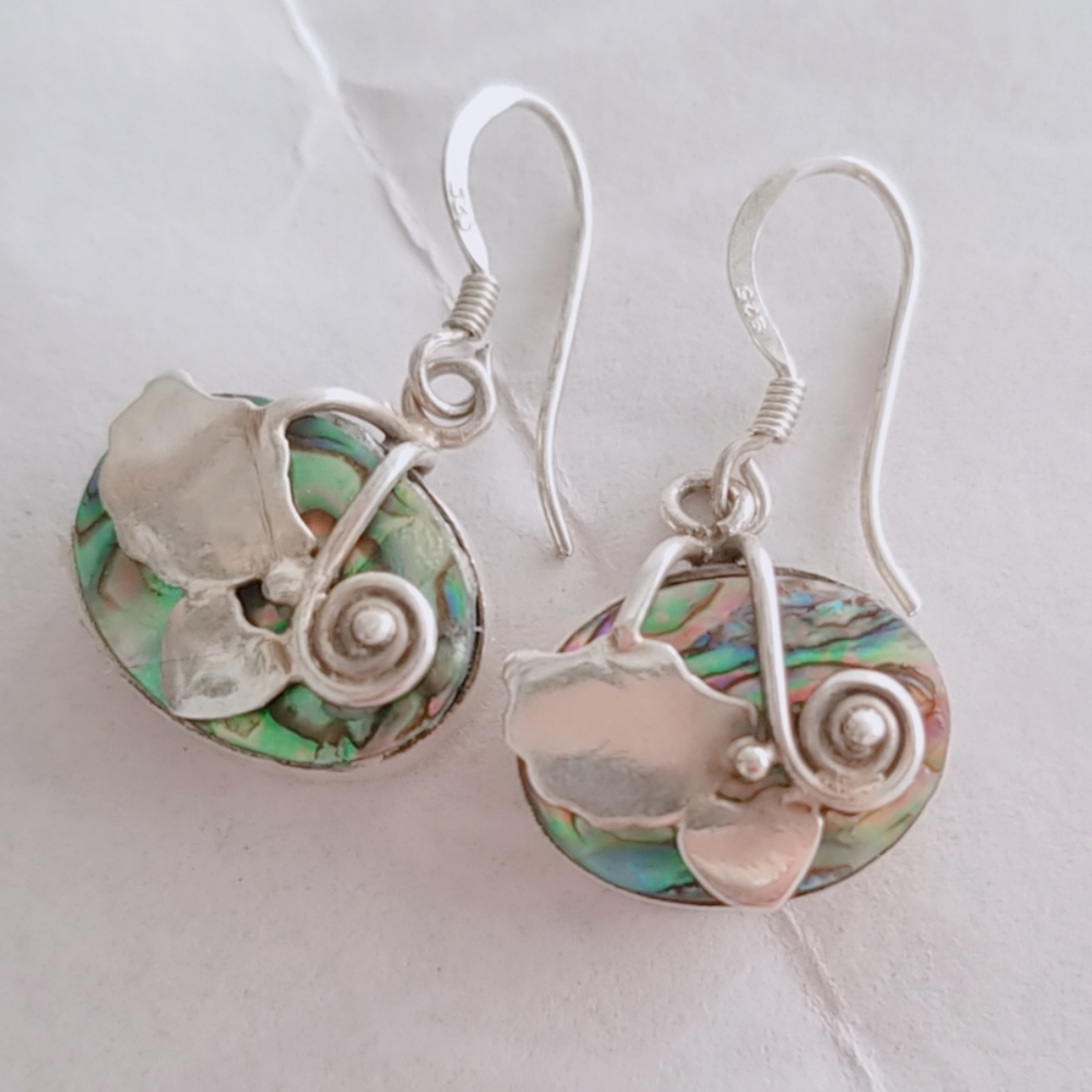 Shell Earrings. - Picture 2 of 4